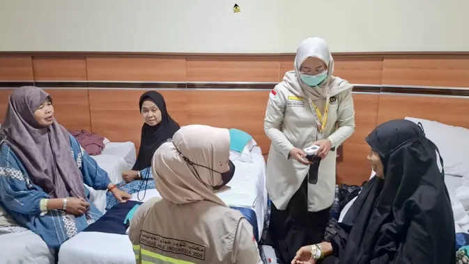 Perjuangan Safari Wukuf, Saat Petugas Haji Menjadi Anak bagi Para Lansia Perjuangan Safari Wukuf, Saat Petugas Haji Menjadi Anak bagi Para Lansia