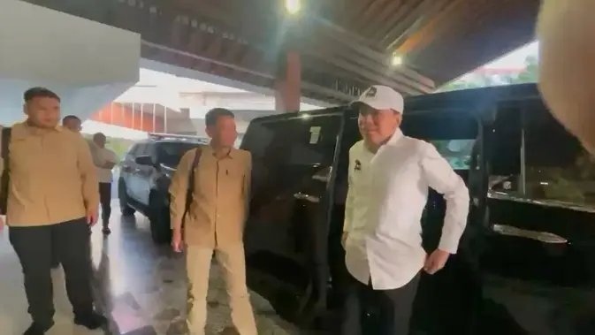Pengakuan Jokowi Pakai Baju dan Topi PSI saat Safari Politik Pengakuan Jokowi Pakai Baju dan Topi PSI saat Safari Politik