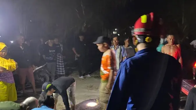 Rumah Terbakar, Pasutri Lansia Tewas Berpelukan Rumah Terbakar, Pasutri Lansia Tewas Berpelukan
