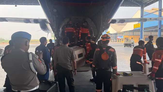 Polri Kirim 3,4 Ton Bantuan untuk Korban Gempa NTT Polri Kirim 3,4 Ton Bantuan untuk Korban Gempa NTT