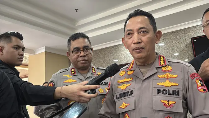 Kapolri Buka Suara soal Perpanjangan Batas Usia Pensiun Anggota Polri Kapolri Buka Suara soal Perpanjangan Batas Usia Pensiun Anggota Polri
