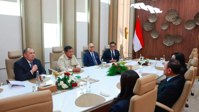 Seskab Teddy Ungkap Isi Pertemuan Prabowo dengan 3 Mantan PM Thailand Seskab Teddy Ungkap Isi Pertemuan Prabowo dengan 3 Mantan PM Thailand