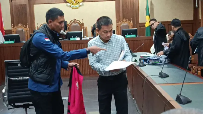 Eks Ketua Ombudsman Pakai Nama John Lennon saat Transaksi Suap Eks Ketua Ombudsman Pakai Nama John Lennon saat Transaksi Suap
