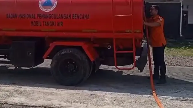 Kemarau Memuncak, 4 Kecamatan di Banyuwangi Mulai Krisis Air Bersih Kemarau Memuncak, 4 Kecamatan di Banyuwangi Mulai Krisis Air Bersih