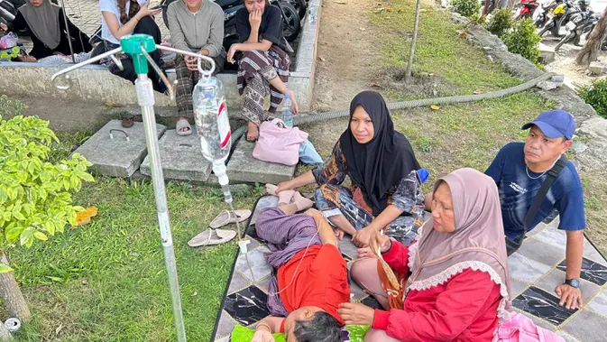 Wagub Sulteng Sebut Ada Warga Jatuh dari Tangga saat Evakuasi Gempa Palu Wagub Sulteng Sebut Ada Warga Jatuh dari Tangga saat Evakuasi Gempa Palu