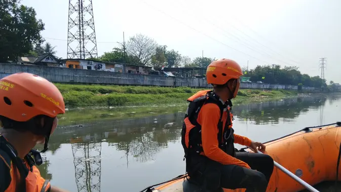 Nekat Terjun Ambil Kunci, Pemuda Hilang di Banjir Kanal Barat Nekat Terjun Ambil Kunci, Pemuda Hilang di Banjir Kanal Barat