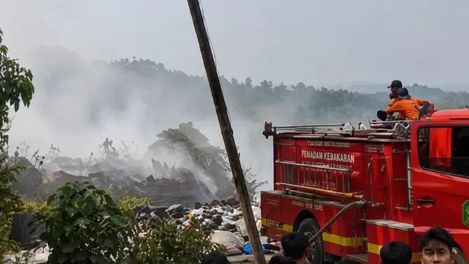 Kebakaran Eks TPA Panembong Subang Sudah Sepekan, Ini Penyebabnya Kebakaran Eks TPA Panembong Subang Sudah Sepekan, Ini Penyebabnya