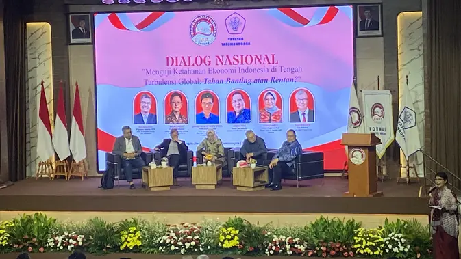 Ekonom Sebut Ekonomi Indonesia Masih Tumbuh, Tapi Waspada Risiko Fiskal Ekonom Sebut Ekonomi Indonesia Masih Tumbuh, Tapi Waspada Risiko Fiskal