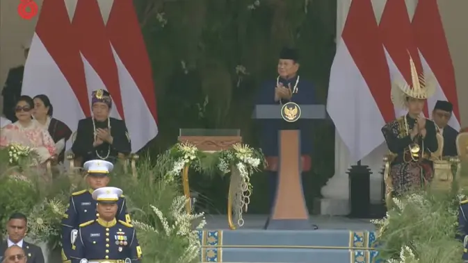Tepuk Tangan Menggema Usai Paskibraka Sukses Kibarkan Merah Putih di Istana Tepuk Tangan Menggema Usai Paskibraka Sukses Kibarkan Merah Putih di Istana