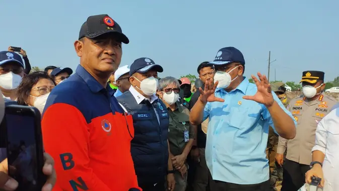 Menteri LH Ungkap Kondisi Terkini Kebakaran di TPA Jatiwaringin Menteri LH Ungkap Kondisi Terkini Kebakaran di TPA Jatiwaringin