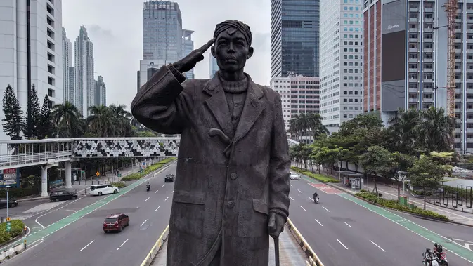 Pramono Batal Pindahkan Patung Jenderal Sudirman Pramono Batal Pindahkan Patung Jenderal Sudirman