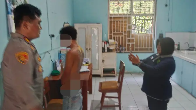 Tak Dibelikan Cincin Tunangan, Pemuda di Pati Nekat Bakar Rumah Orang Tua Tak Dibelikan Cincin Tunangan, Pemuda di Pati Nekat Bakar Rumah Orang Tua