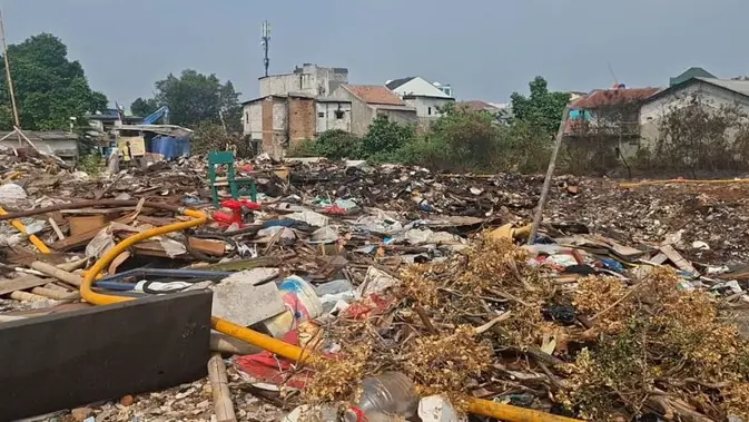 Petugas Damkar Gugur Tangani Kebakaran di Kramat Jati Sempat Pingsan Petugas Damkar Gugur Tangani Kebakaran di Kramat Jati Sempat Pingsan