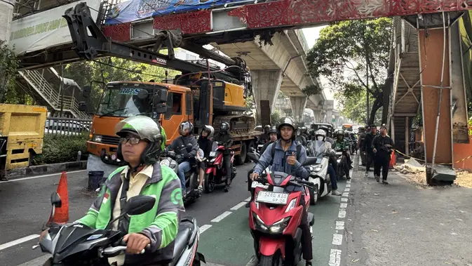 JPO Tendean Bakal Dibongkar, Arus ke Blok M Ditutup Sementara JPO Tendean Bakal Dibongkar, Arus ke Blok M Ditutup Sementara