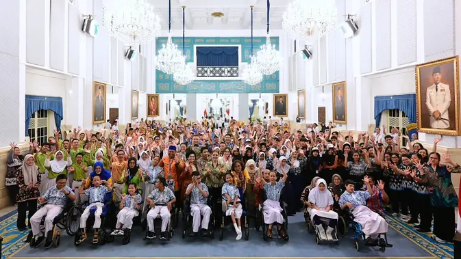 Momen Ceria Ratusan Siswa Disabilitas Diajak Keliling Istana Momen Ceria Ratusan Siswa Disabilitas Diajak Keliling Istana