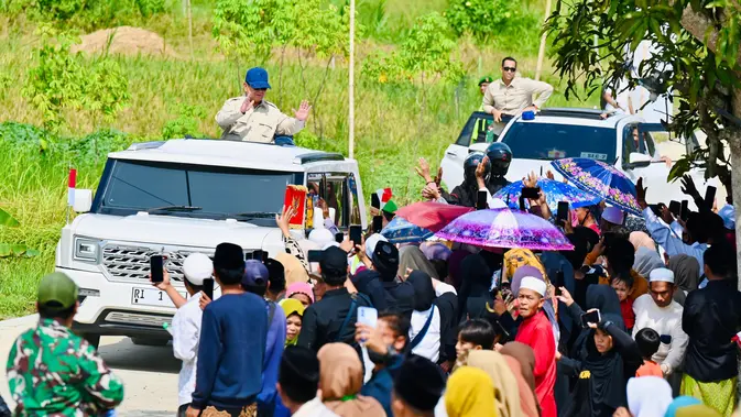 Prabowo Disambut Meriah di Madura, Warga Padati Jalan Prabowo Disambut Meriah di Madura, Warga Padati Jalan