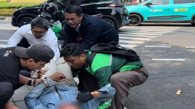Momen Mentan Bantu Korban Kecelakaan hingga Telat Rapat dengan Prabowo Momen Mentan Bantu Korban Kecelakaan hingga Telat Rapat dengan Prabowo