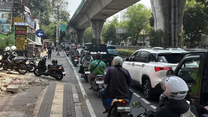 Kondisi Terkini Bekas JPO Tendean Ditabrak Truk Kondisi Terkini Bekas JPO Tendean Ditabrak Truk