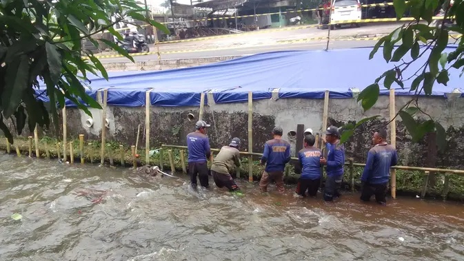 Trotoar Ambles di Depok Mulai Diperbaiki, Begini Penampakannya Trotoar Ambles di Depok Mulai Diperbaiki, Begini Penampakannya