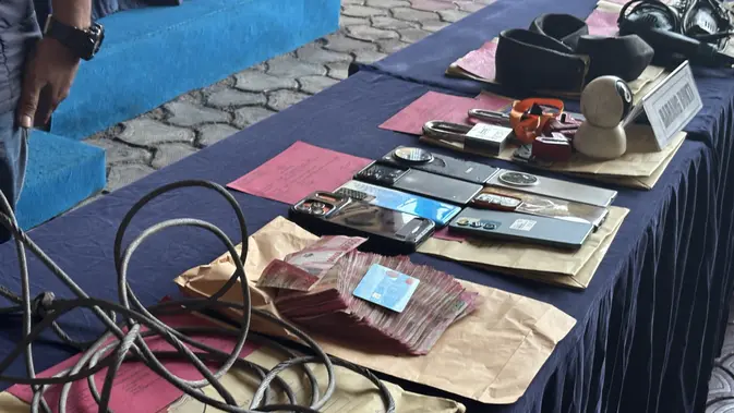 Kondisi 3 Korban Penyekapan di Jakpus: Dianiaya dan Kaki Diborgol Rantai Kondisi 3 Korban Penyekapan di Jakpus: Dianiaya dan Kaki Diborgol Rantai
