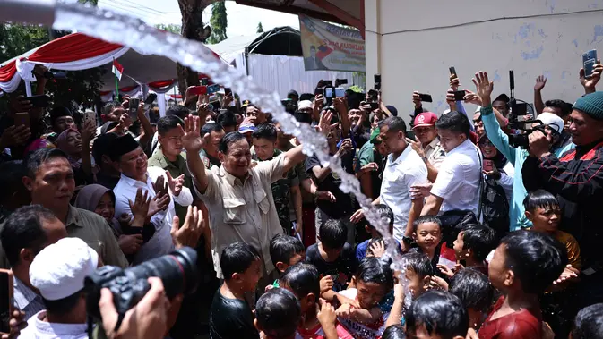 Warga Madura Sambut Prabowo, Merah Putih Berkibar Sepanjang Jalan Warga Madura Sambut Prabowo, Merah Putih Berkibar Sepanjang Jalan