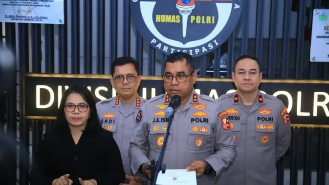 Polri Buka Suara Usai Jenderal Polisi Aktif Jadi Tersangka Kasus MBG Polri Buka Suara Usai Jenderal Polisi Aktif Jadi Tersangka Kasus MBG