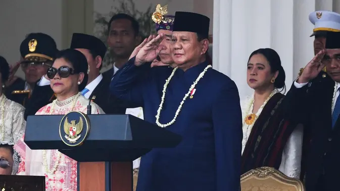 Prabowo Panggil Komandan Usai Puji Upacara HUT ke-81 RI Prabowo Panggil Komandan Usai Puji Upacara HUT ke-81 RI