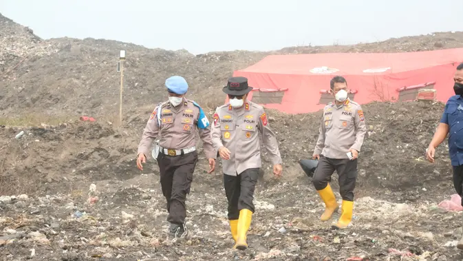 Delapan Titik Api di TPA Jatiwaringin Padam, 334 Warga Terkena ISPA Delapan Titik Api di TPA Jatiwaringin Padam, 334 Warga Terkena ISPA