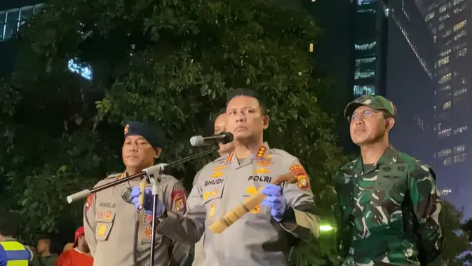 Polisi Amankan Senjata Tajam Saat Demo Mahasiswa di Jakarta Polisi Amankan Senjata Tajam Saat Demo Mahasiswa di Jakarta