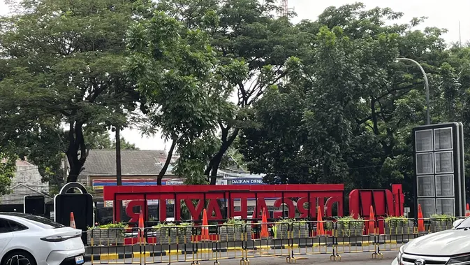 Tak Lagi Dipagari Besi, Mal Kokas Kini Dihiasi Ornamen HUT RI Tak Lagi Dipagari Besi, Mal Kokas Kini Dihiasi Ornamen HUT RI