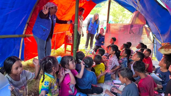 Pemerintah Didesak Segera Bangun Sekolah Darurat untuk Siswa Terdampak Gempa NTT Pemerintah Didesak Segera Bangun Sekolah Darurat untuk Siswa Terdampak Gempa NTT