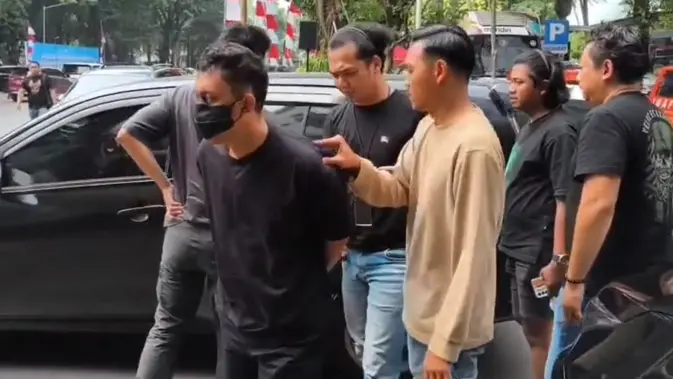 Polisi Temukan Tersangka Mutilasi di Depok Gabung Komunitas Gay Polisi Temukan Tersangka Mutilasi di Depok Gabung Komunitas Gay
