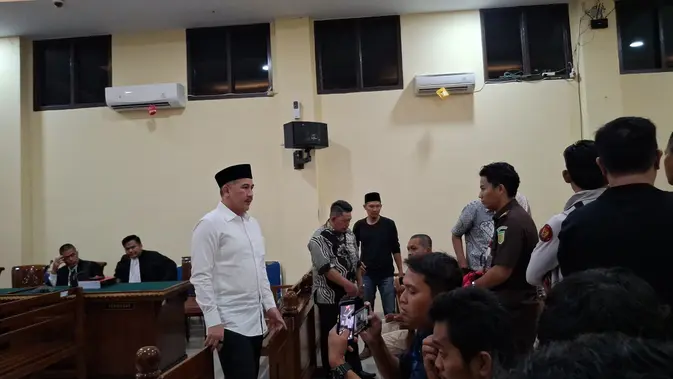 Mantan Bupati Pesawaran Dendi Ramadhona Dituntut 11 Tahun Mantan Bupati Pesawaran Dendi Ramadhona Dituntut 11 Tahun