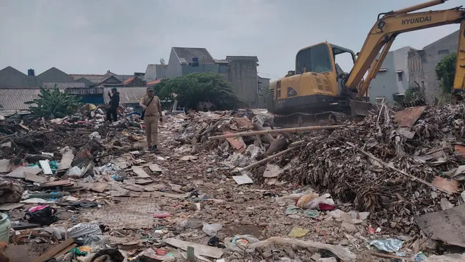 Warga Jakarta Dilarang Bakar Sampah Sembarangan Warga Jakarta Dilarang Bakar Sampah Sembarangan
