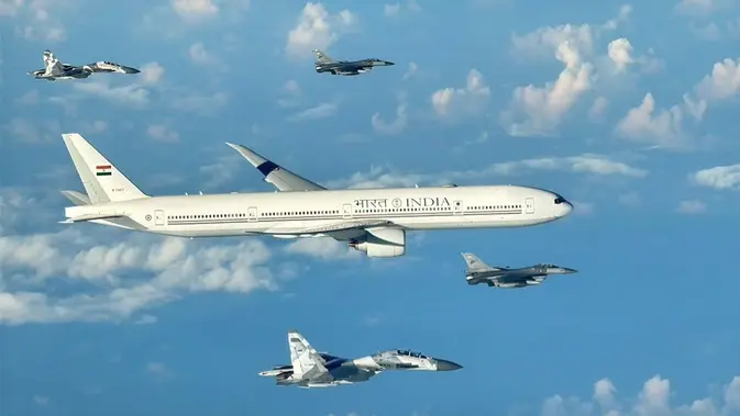 Momen Pesawat PM Modi Dikawal 5 Jet Tempur TNI AU Momen Pesawat PM Modi Dikawal 5 Jet Tempur TNI AU