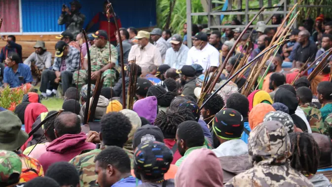 TNI-Polri Diminta Tertibkan Warga Bawa Sajam di Wamena TNI-Polri Diminta Tertibkan Warga Bawa Sajam di Wamena
