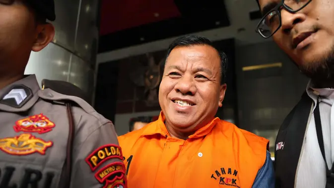 Separuh Jalan Kuansing Rusak, Bupati Malah Terima Suap Mobil Mewah Separuh Jalan Kuansing Rusak, Bupati Malah Terima Suap Mobil Mewah