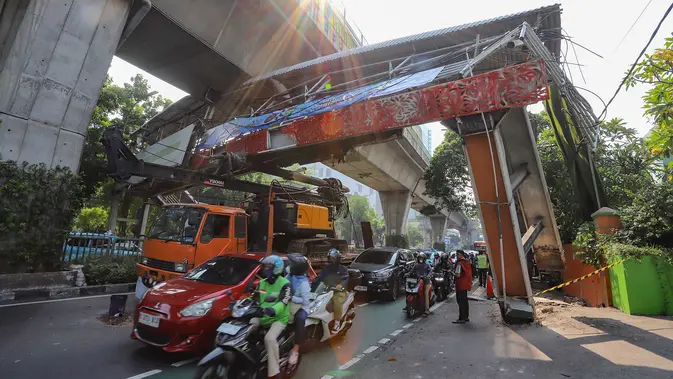 Sopir Truk Penabrak JPO Tendean Diamankan Polisi Sopir Truk Penabrak JPO Tendean Diamankan Polisi