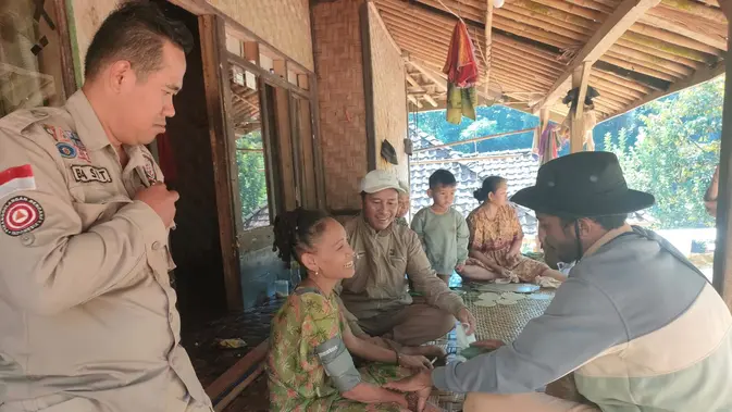 Pilu Bocah di Sukabumi, Tubuh Melepuh Akibat Disiram Bibi Air Panas Pilu Bocah di Sukabumi, Tubuh Melepuh Akibat Disiram Bibi Air Panas