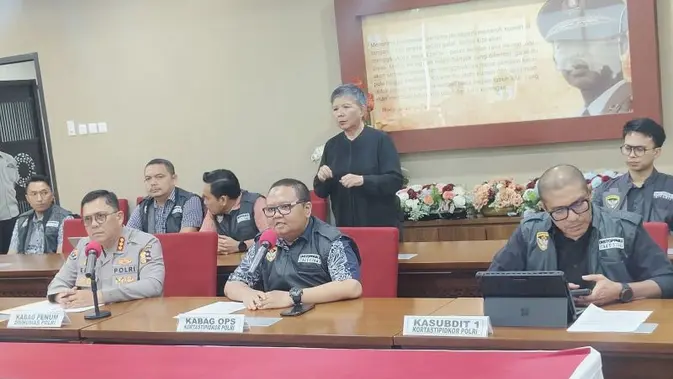 4 Orang Jadi Tersangka Korupsi Penjualan BBM, Negara Rugi Rp 486 Miliar 4 Orang Jadi Tersangka Korupsi Penjualan BBM, Negara Rugi Rp 486 Miliar
