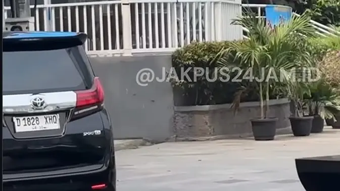 Polisi Buka Suara soal Alphard Cekcok dengan Satpam Pakai Pelat Palsu Polisi Buka Suara soal Alphard Cekcok dengan Satpam Pakai Pelat Palsu
