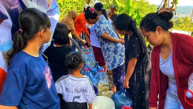 Sumur Mengering, Ratusan Warga Sukabumi Krisis Air Bersih Sumur Mengering, Ratusan Warga Sukabumi Krisis Air Bersih