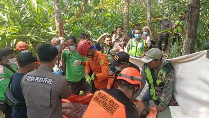 Lansia Ditemukan Meninggal di Atas Pohon Kelapa Lansia Ditemukan Meninggal di Atas Pohon Kelapa
