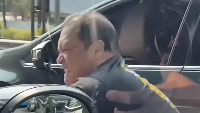 Viral Pengendara Ngamuk di Sunter Viral Pengendara Ngamuk di Sunter
