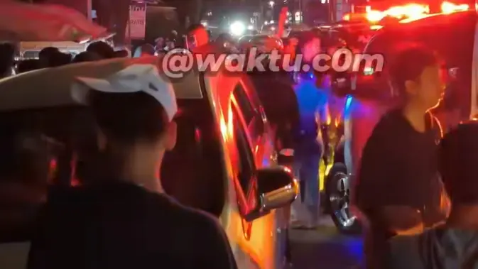 Xenia Hantam 4 Motor di Pondok Gede, Dua Orang Luka Berat Xenia Hantam 4 Motor di Pondok Gede, Dua Orang Luka Berat
