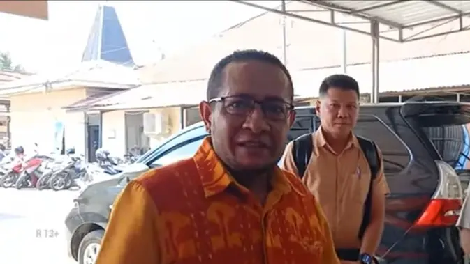 Ketua DPRD TTU Serahkan Video Dokter Icha ke Polisi Ketua DPRD TTU Serahkan Video Dokter Icha ke Polisi