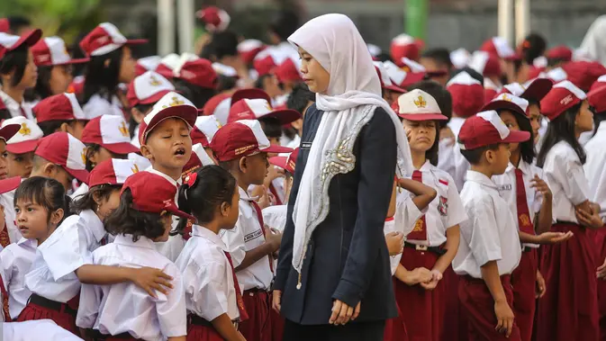 DPR Usul Gaji Guru Minimal Rp 5 Juta DPR Usul Gaji Guru Minimal Rp 5 Juta