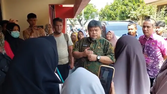 Anak Gagal SPMB, 600 Orang Tua Serbu Disdikbud Bandar Lampung Anak Gagal SPMB, 600 Orang Tua Serbu Disdikbud Bandar Lampung