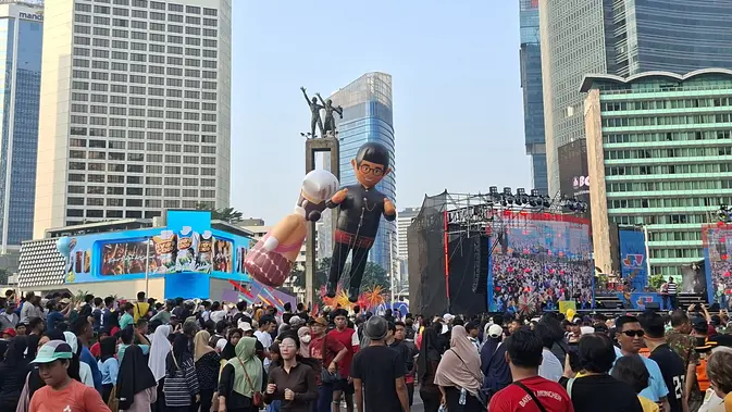 Warga Tumpah Ruah di Bundaran HI Rayakan HUT Jakarta Warga Tumpah Ruah di Bundaran HI Rayakan HUT Jakarta