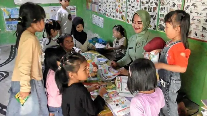 Kisah Serda Ihsan dan Istri Sulap Gudang Pakan Sapi Jadi Ruang Belajar Anak Kisah Serda Ihsan dan Istri Sulap Gudang Pakan Sapi Jadi Ruang Belajar Anak